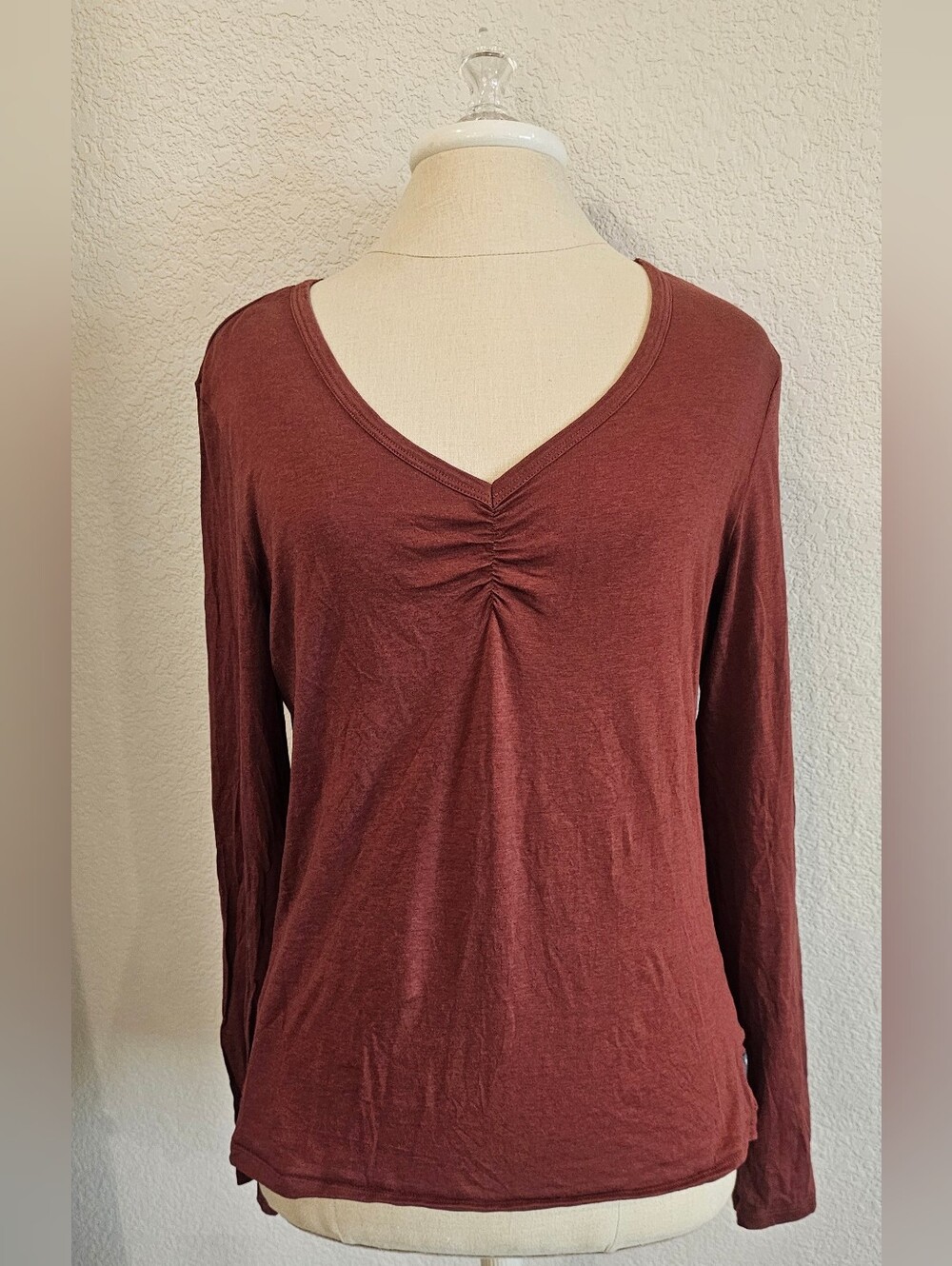 TOAD&CO Organic Cotton blend Long Sleeve ruched V neck Top Medium Rust brown